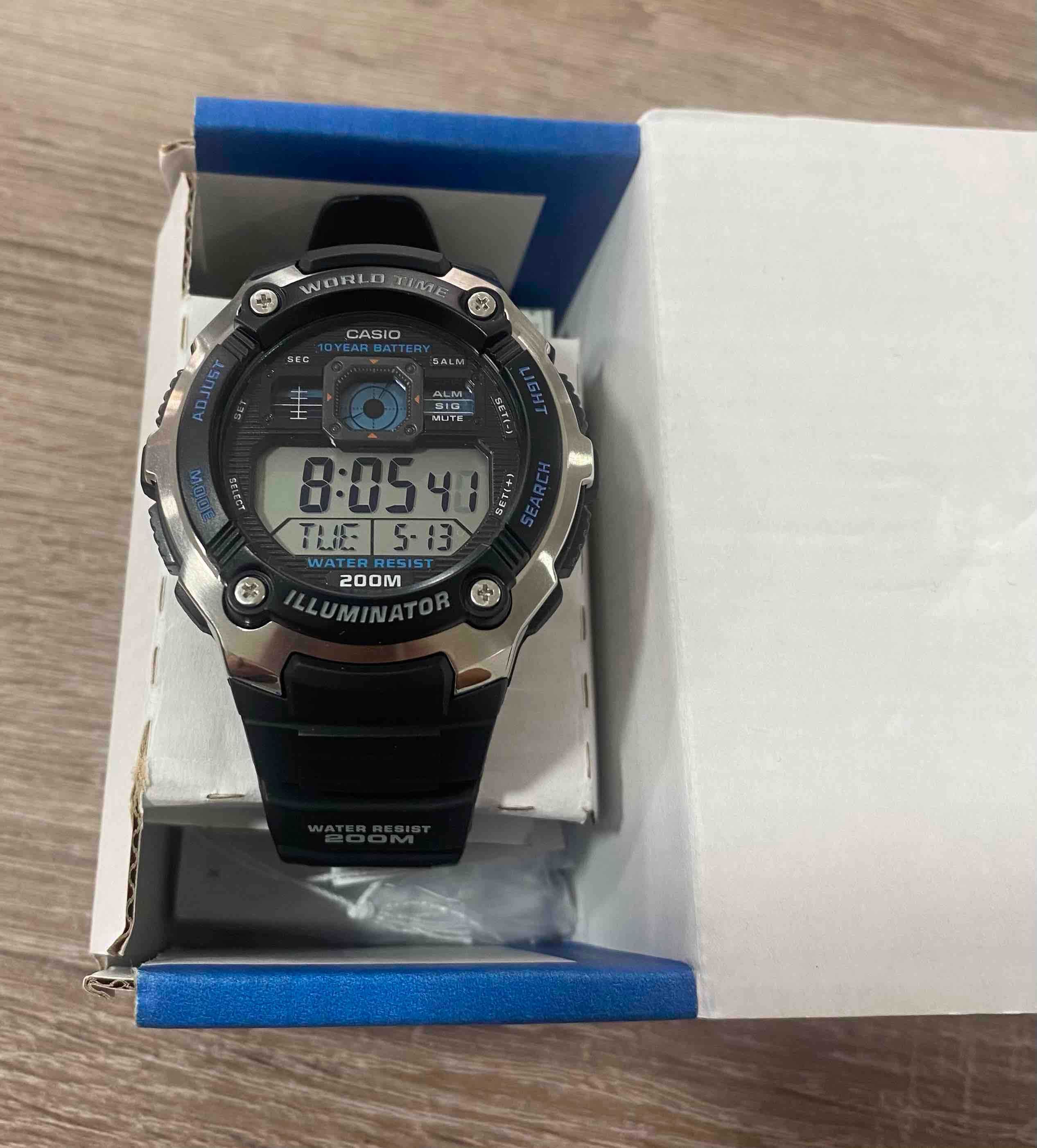 Часовник Casio AE-2000W с гаранция