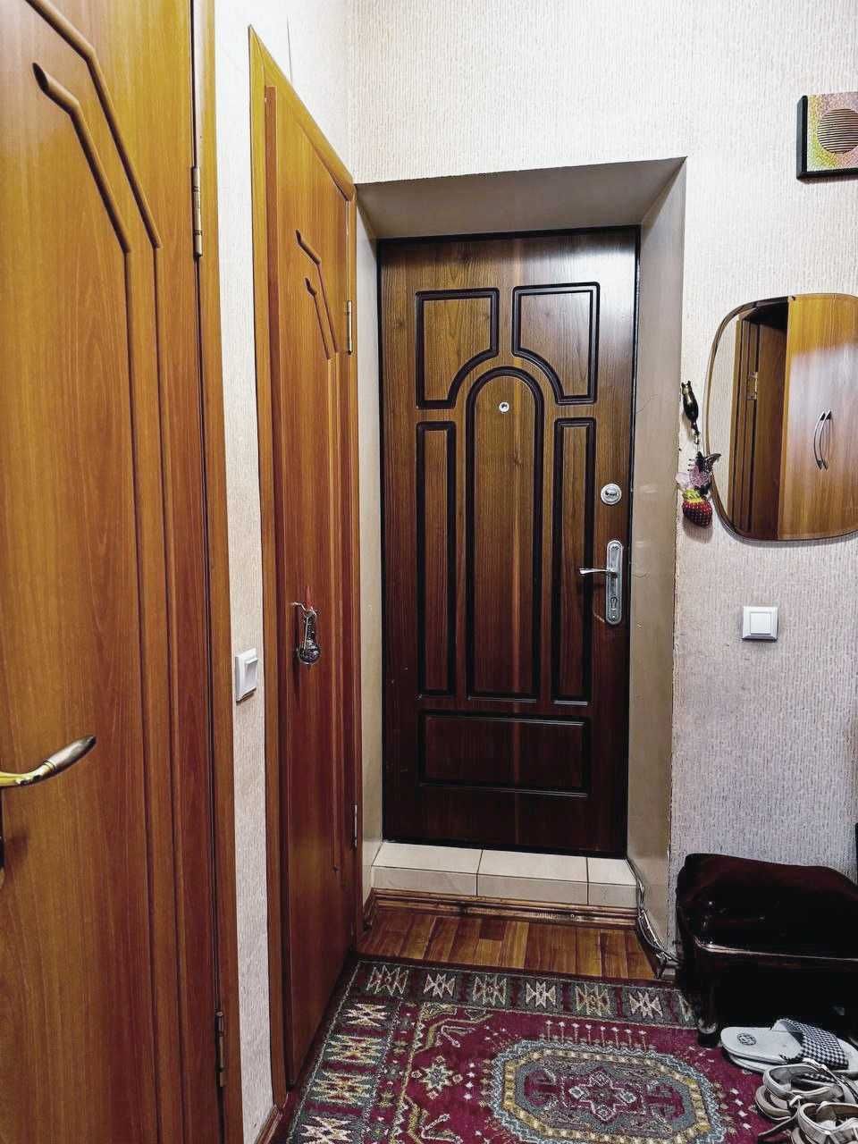 Продается 1в2/4/4 квартира. Ялангач.