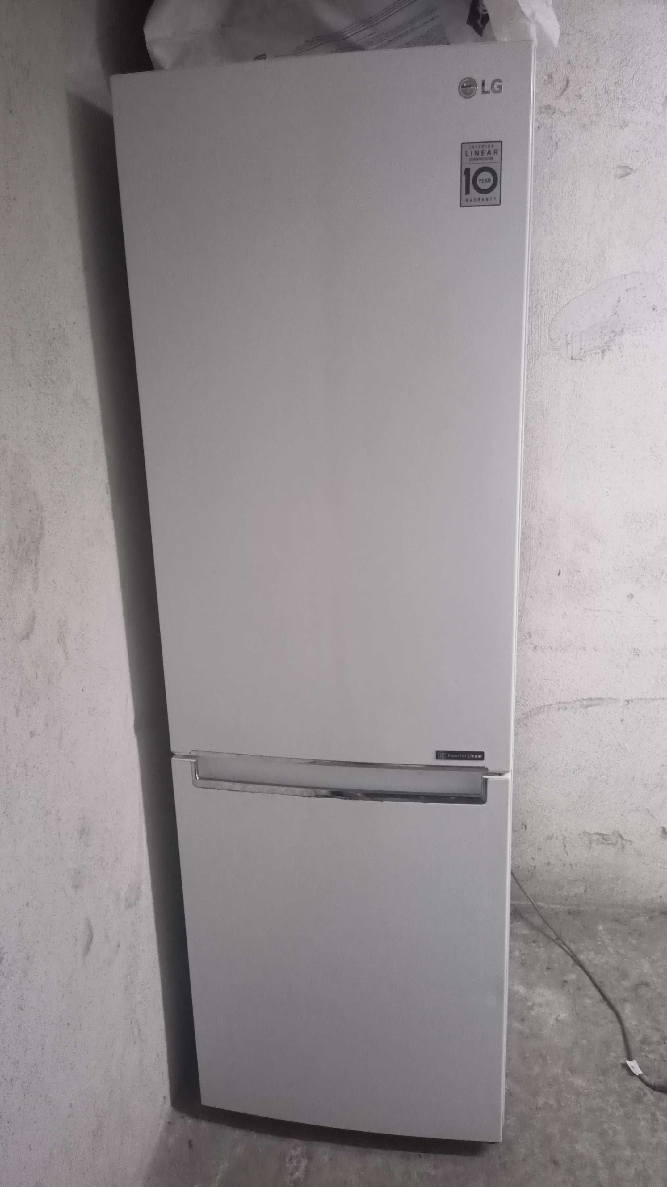 Голям хладилник с долна камера LG GBB61SWJZN + No Frost