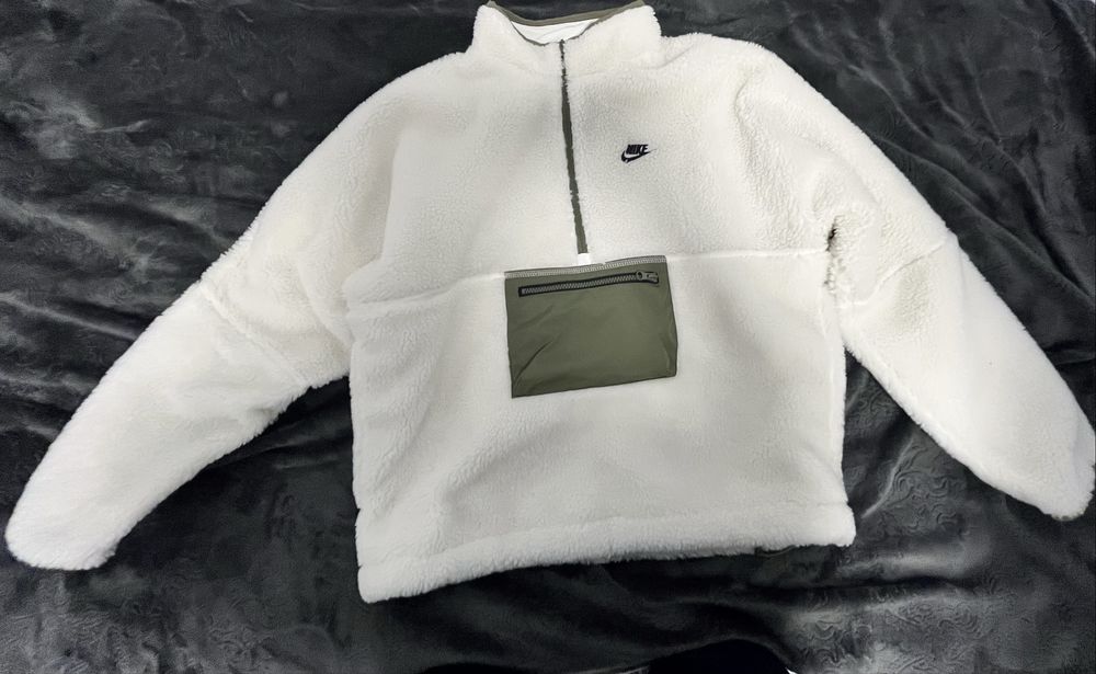 Поларено яке Nike, не е носено нито веднъж