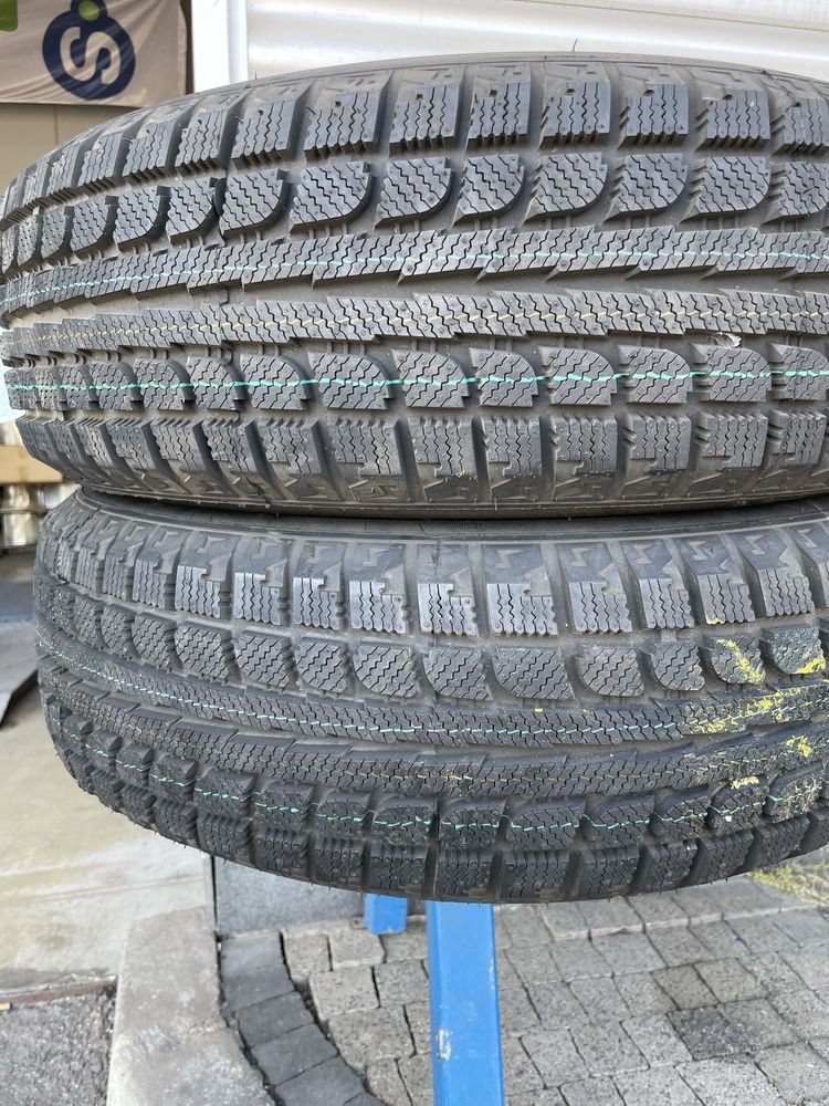 Продавам 2бр Гуми Maxtrek 205/70/15C чисто нови зимни