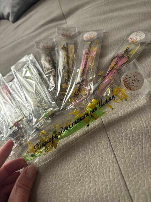 Ръчно изработен книгоразделител от епоксидна смола – уникален подарък