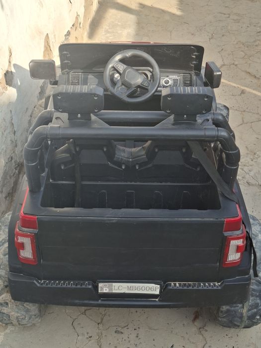 Bolalar moshinasi mers qizil haydasa boladi