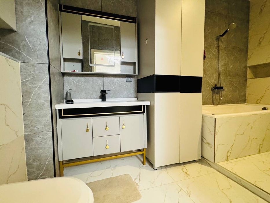Family Gardens Продается 3 комнатная квартира ремонт Академгородок