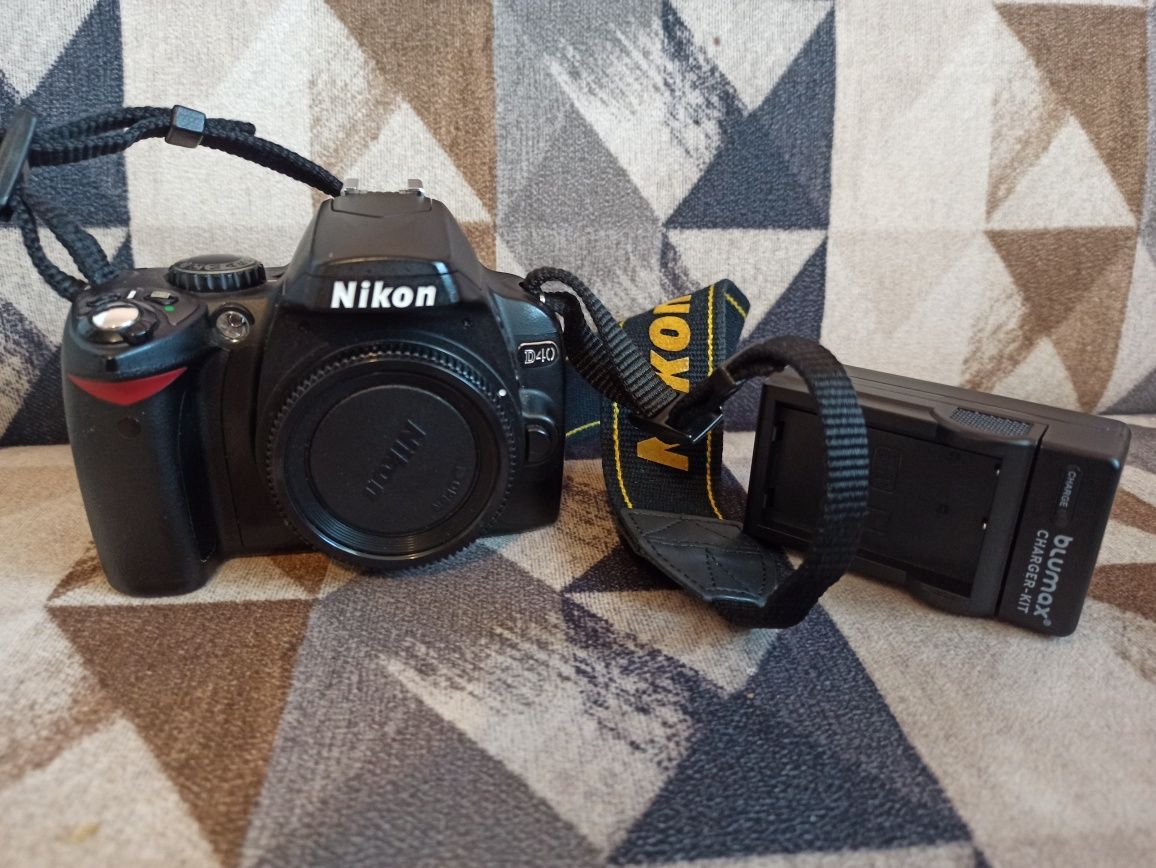 Nikon D40-само тяло