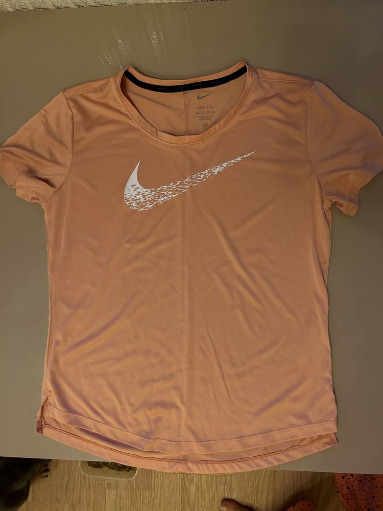 Tricou Nike nou fara eticheta