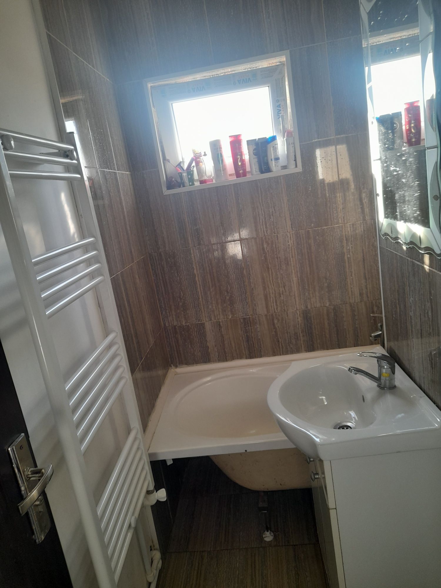 Vand apartament cu 3 camere