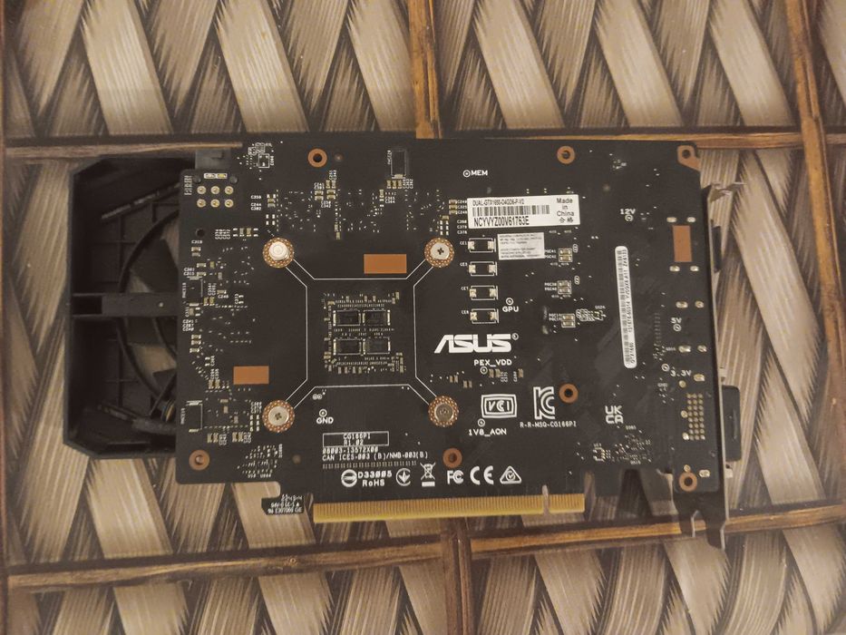 Продавам GTX 1650 + Intel Core i3-10100F с дъно и охлаждане