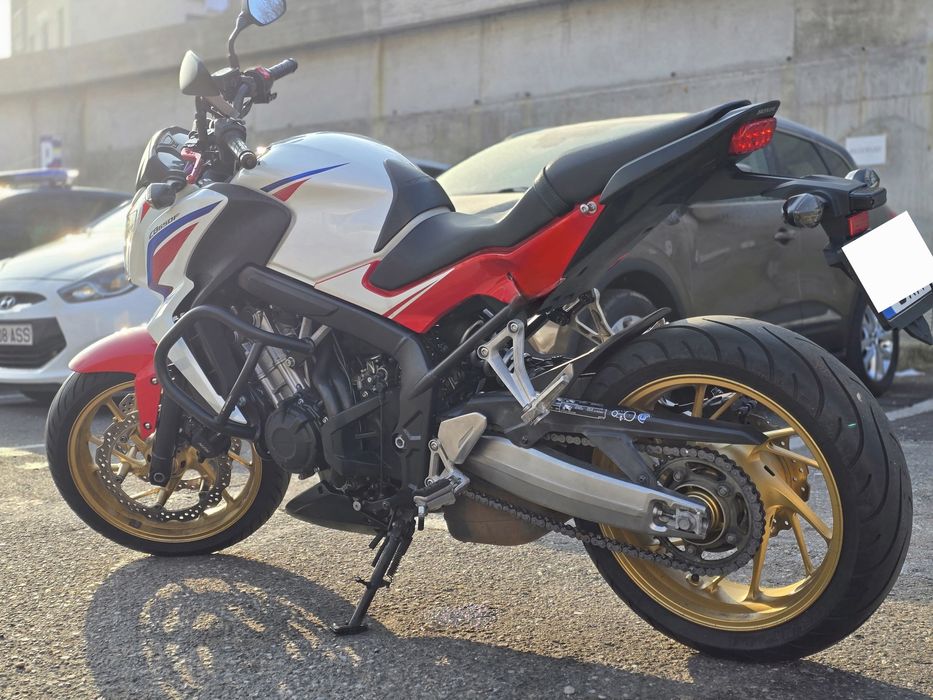 Vând Honda 650 CBF