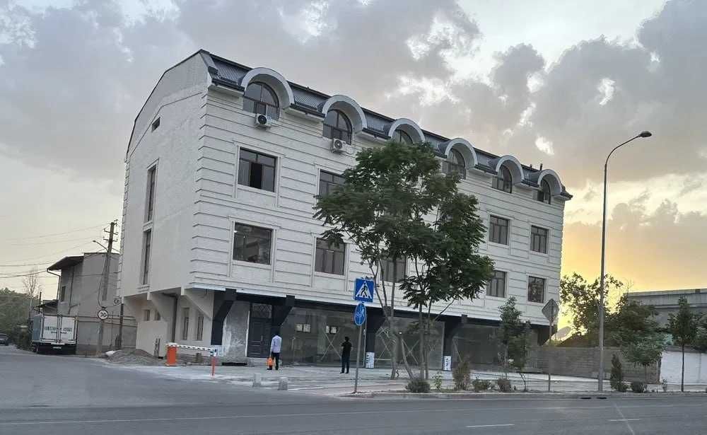 Сдается коммерческое помещение площадью 1500кв.м вдоль главной дороги