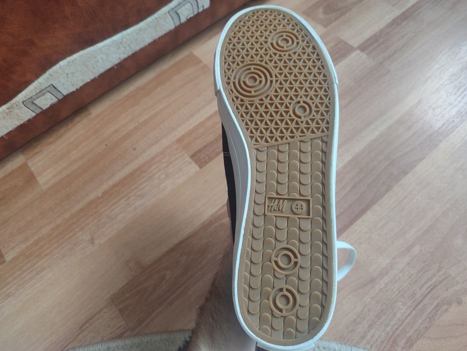 Vând Converse H&M
