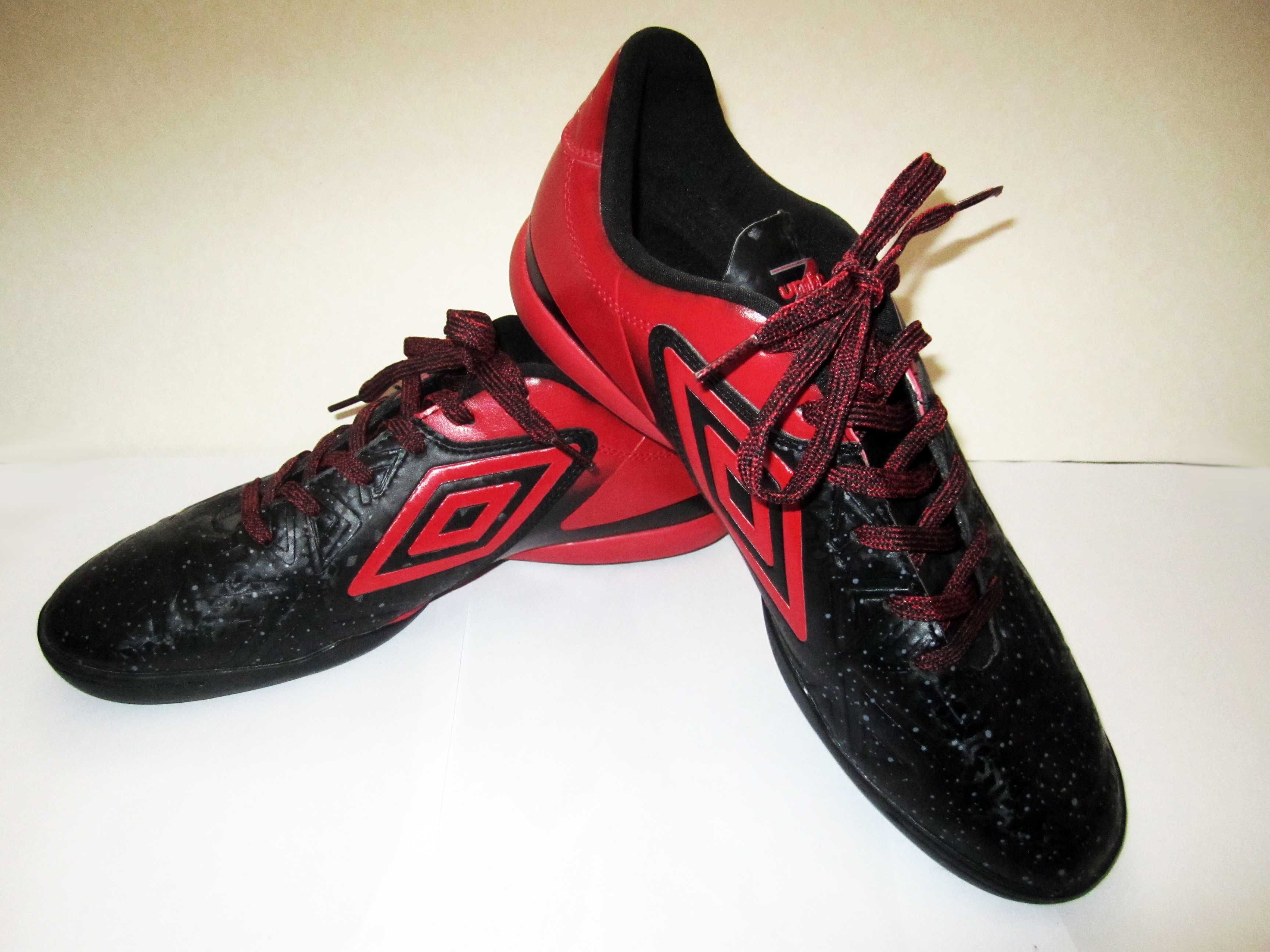 Маратонки оригинални Umbro black/fluo red 44 номер, стелка 28 см