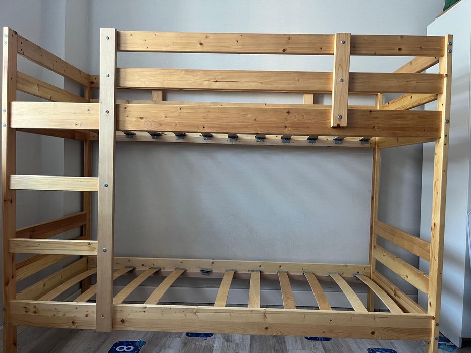 Двухярусная кровать