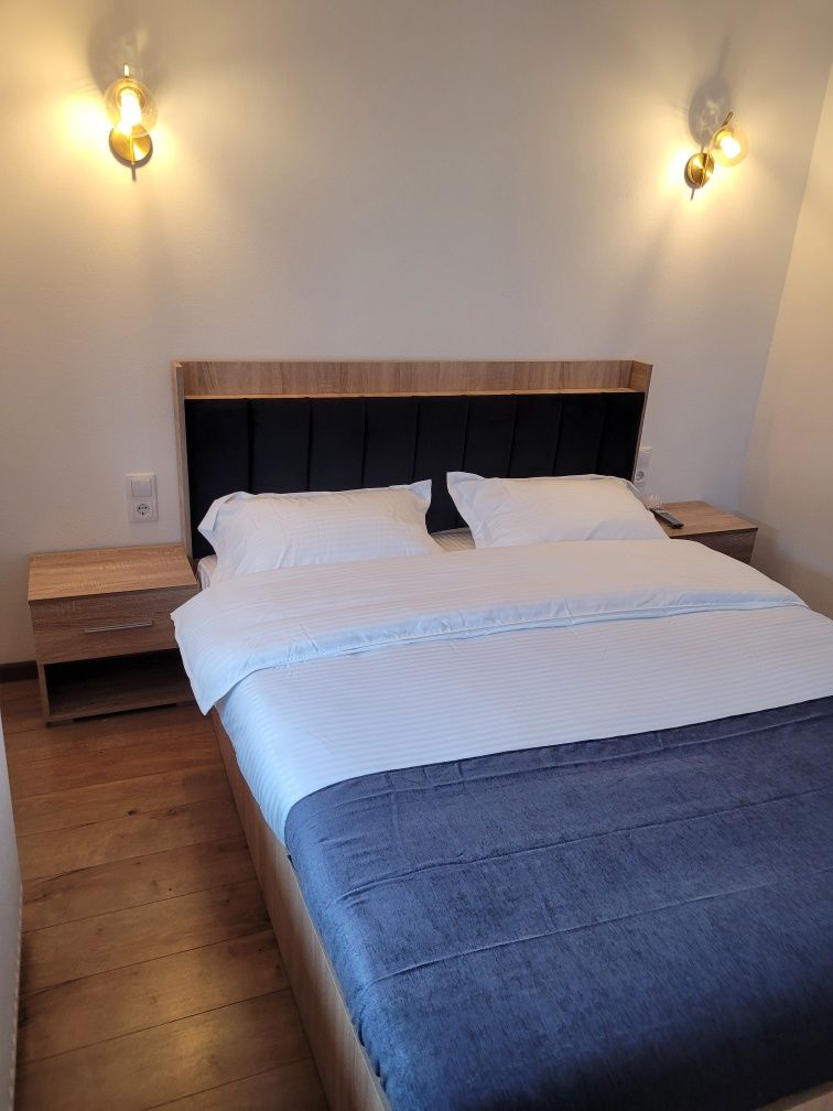 Cabană de inchiriat Valea Avrigului 7 camere duble cu băi proprii