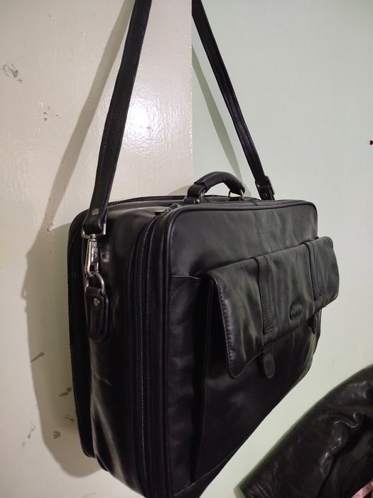 Продам кожаные сумки.