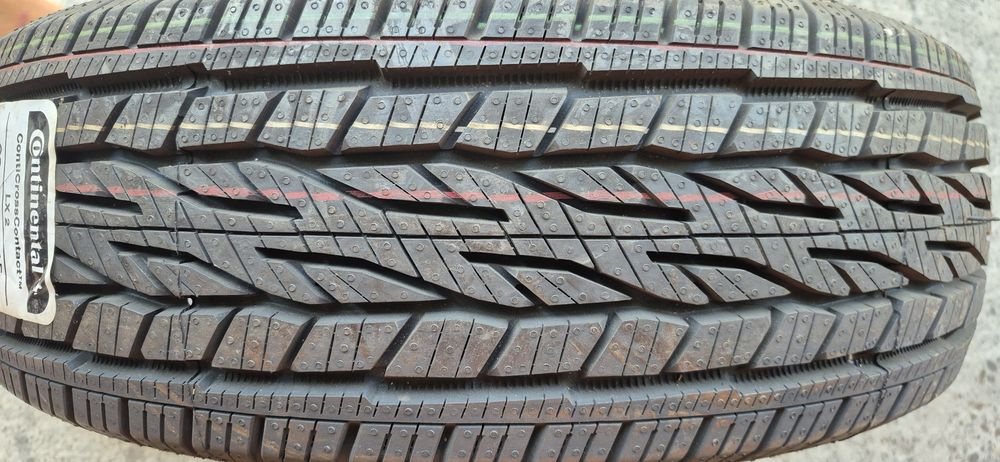 4 anvelope M+S noi Continental 225/70/15.Pretul este pe bucata.