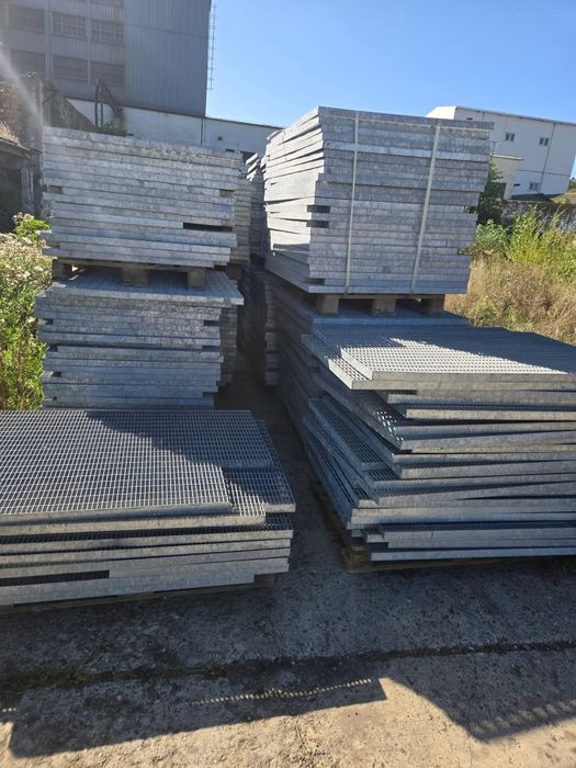 Vând grătare zincate și pentru spălătorie auto și trepte