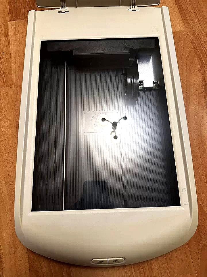 Сканер HP ScanJet 2400 в отличном состоянии.