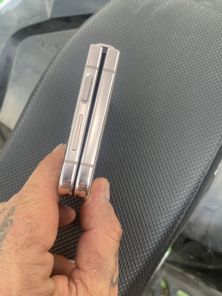 Samsung Galaxy Z Flip 4