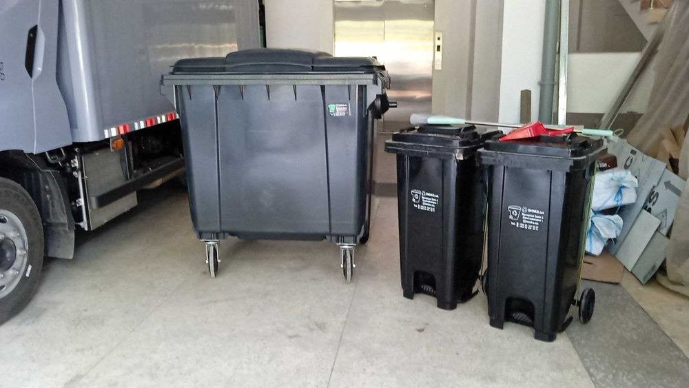 Мусорный контенер и урна  Металичиский Оценковиный