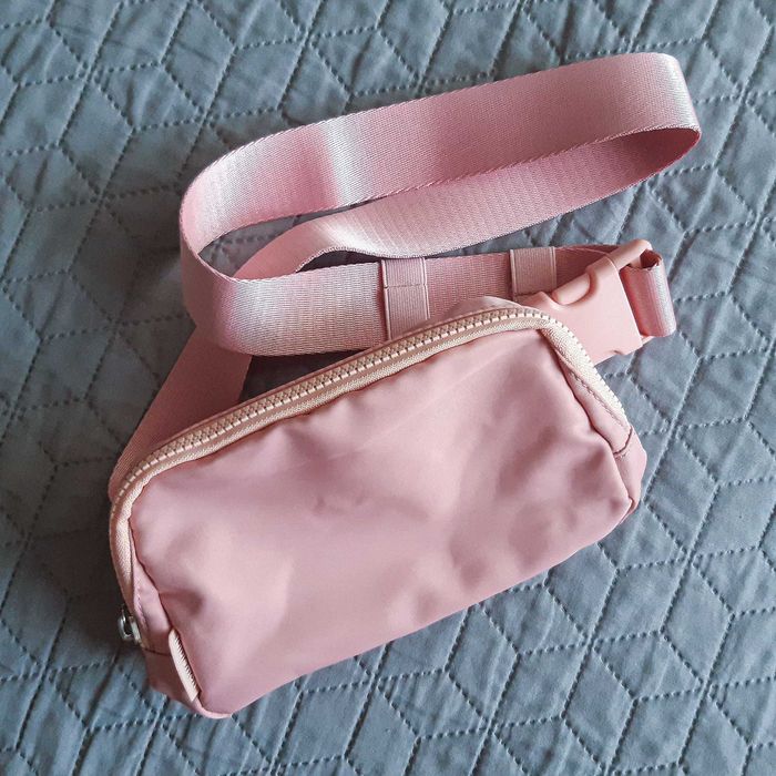 Розова чантичка за кръста