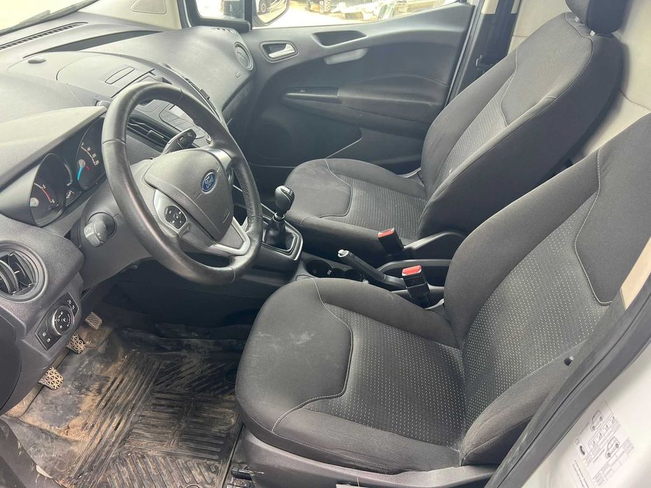Ford Transit Courier 1.5 tdci Avariat 2021 deplasabil 79.000 km