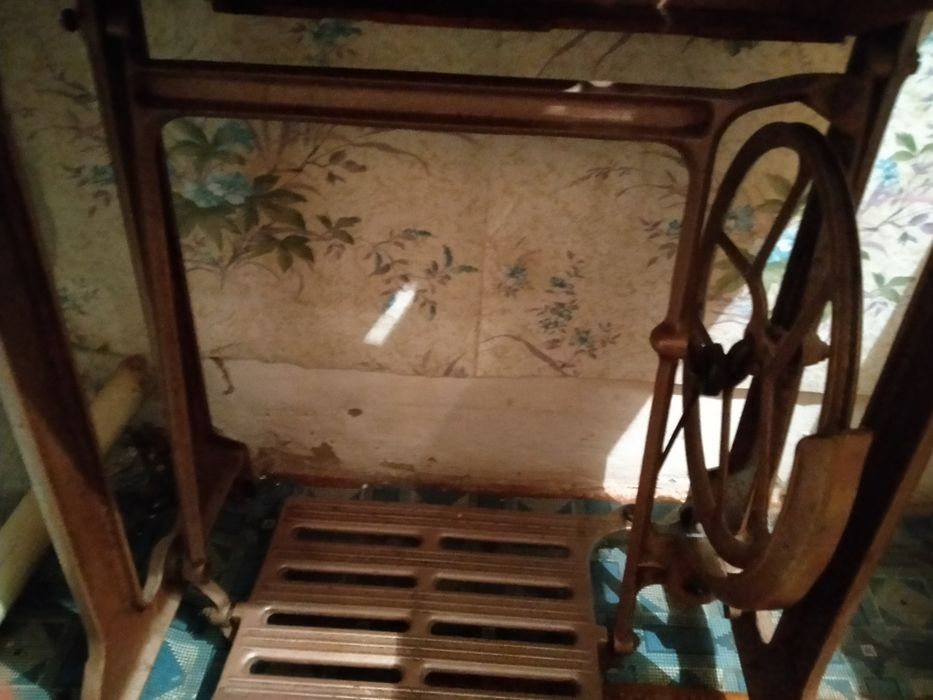 Продам Машинку швейнаую СССР 1984 года