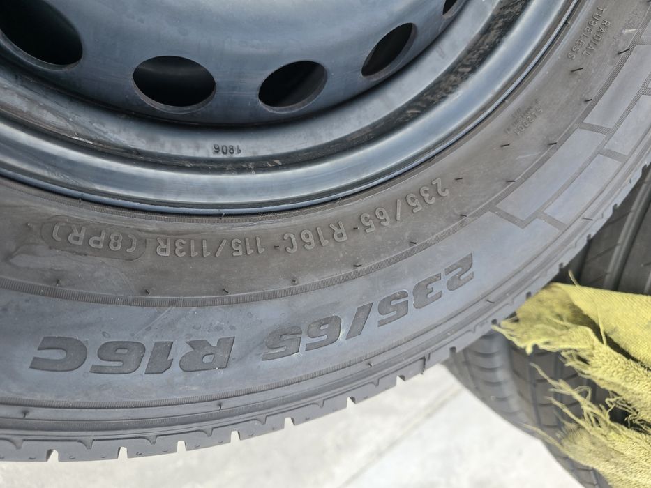 2 Броя Бусови 235/65/16C Pirelli 9mm 22dot