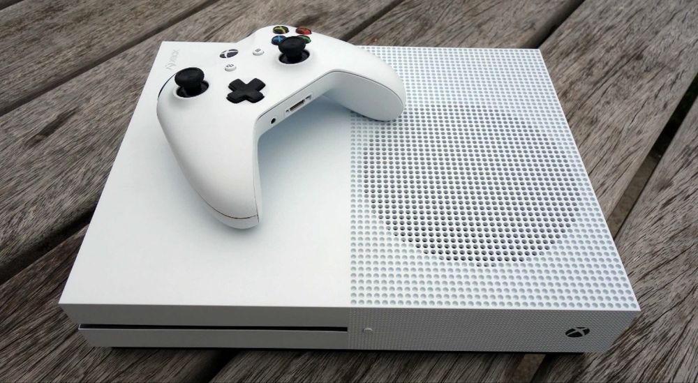 Xbox one s с гарантией 1терабайт