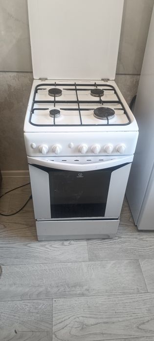 Продам газовую плиту Indesit