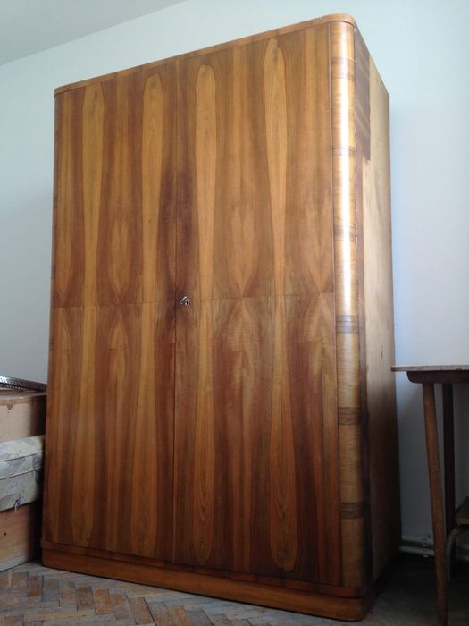 Set mobilier lemn masiv cu furnir de nuc