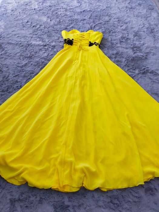 Rochie vaporoasă în 3 straturi de voal