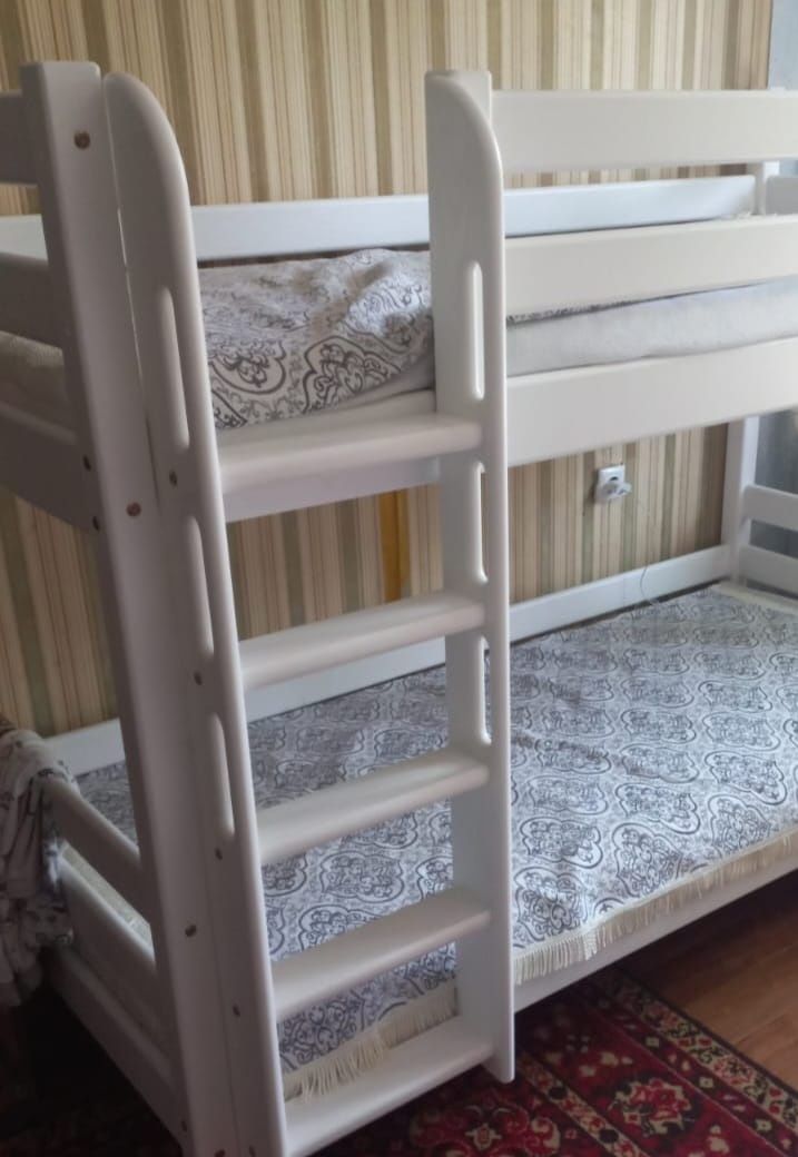 Продам двухъярусную кровать за 100 тыс все идеальном состоянии.