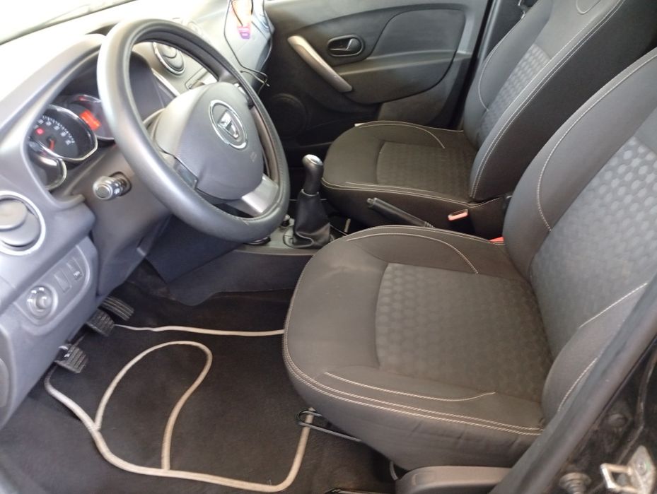 Vând Logan MCV an 2015