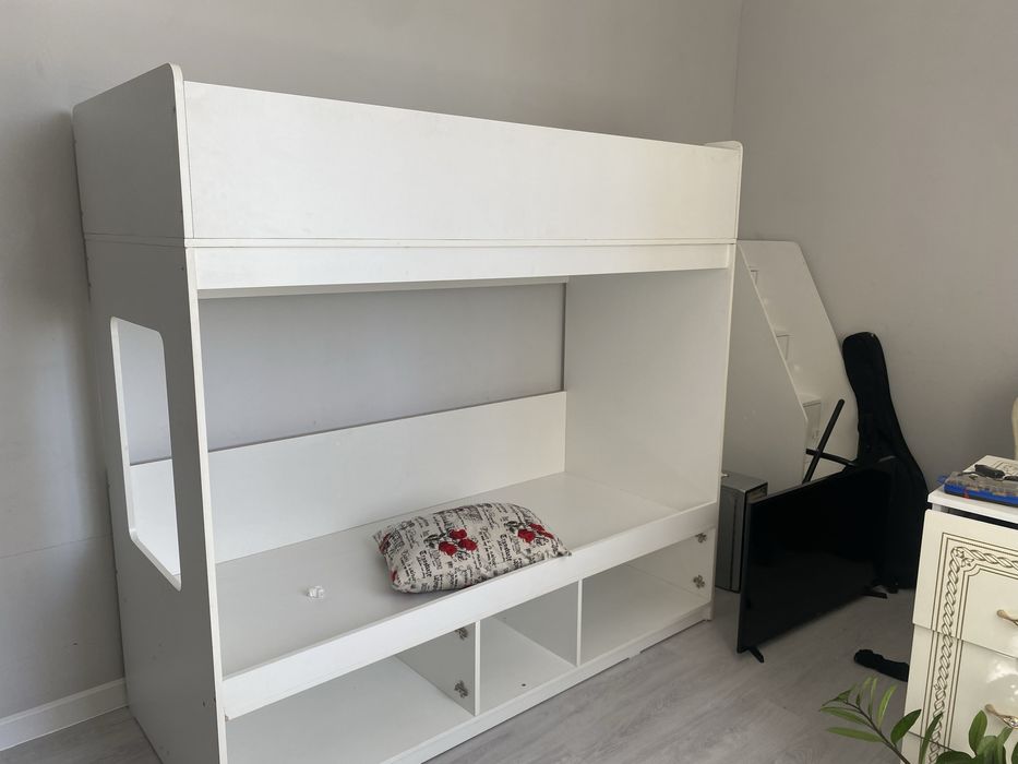 Продам двухярусную кровать в отличном состоянии