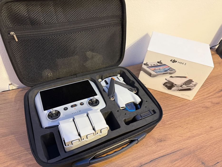 Drona DJI Mini 3 Fly More Combo - DJI RC - Asigurare DJI Care Refresh