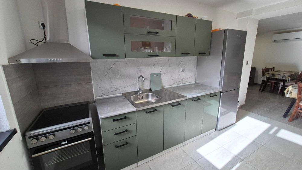 Стаи и легла за нощувки за работници и групи в с.Скравена