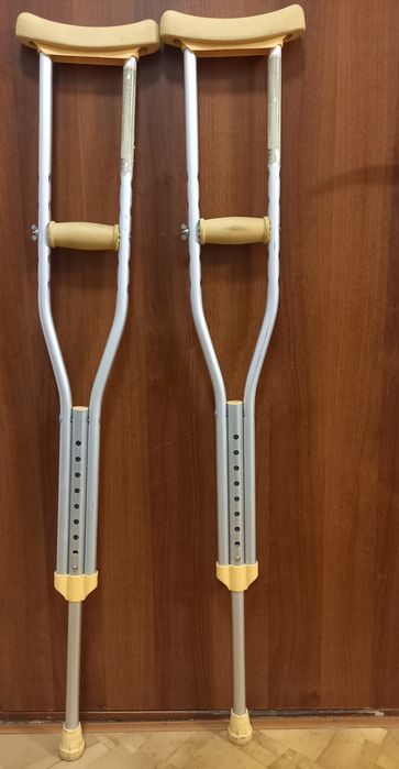 Продам подмышечные костыли