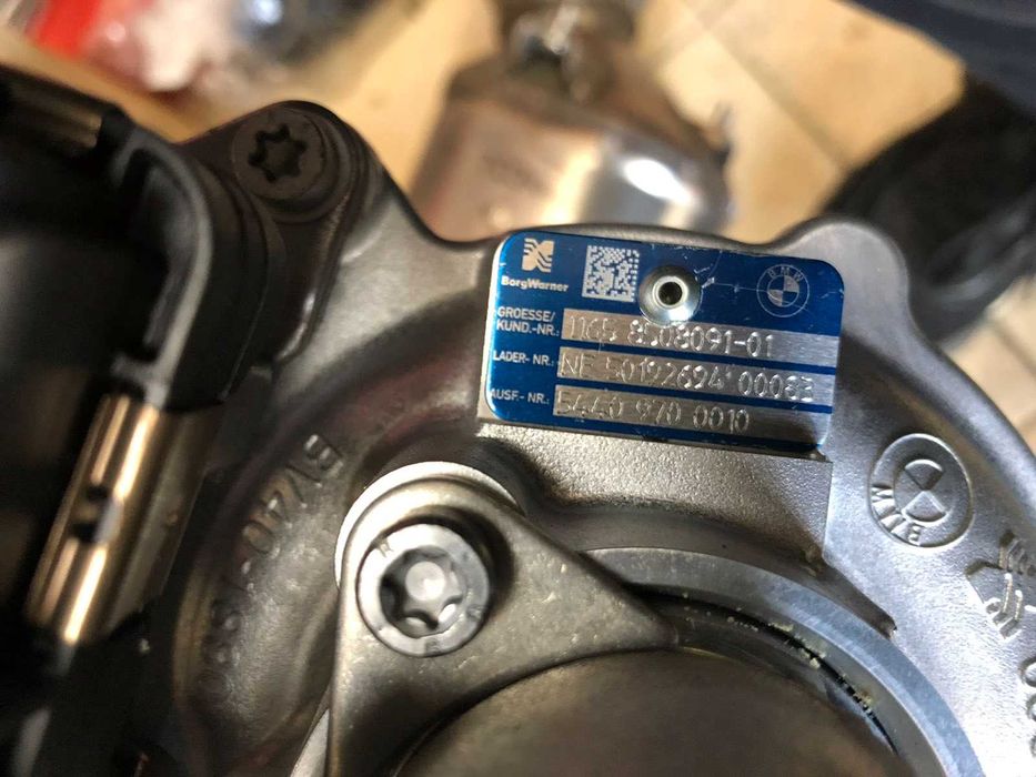 BMW - к-кт турбо голямо и малко нови оригинални- 3.5D ; 4.0D - 313кс.