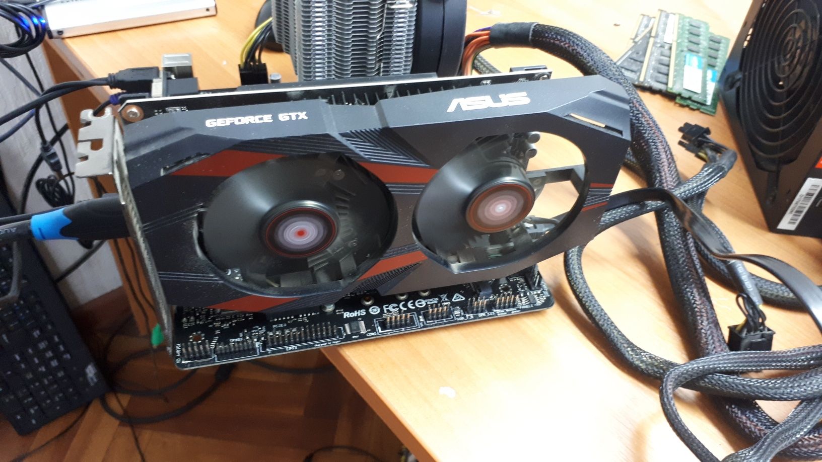 Продам Asus GTX1050Ti - 4Gb