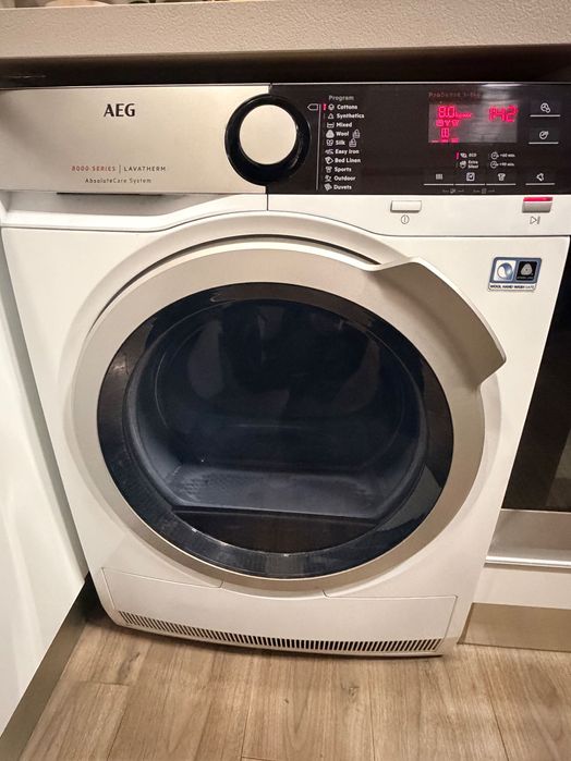Сушилня AEG 8000 Series Lavatherm — 8 кг, термопомпа