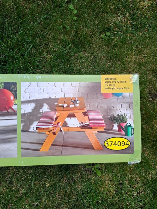 Детска маса с пейки