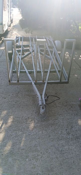 Продава се колесар за 3 мотора с преглед до юни 2026г. И платен данък