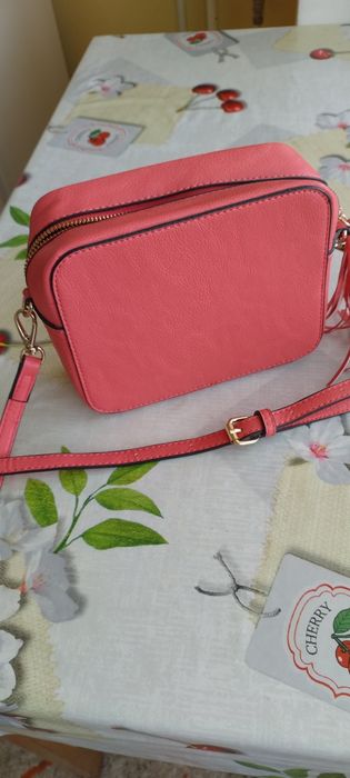 Дамска чантичка цвят корал