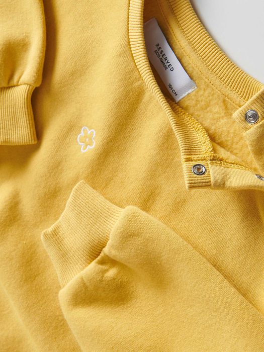 Нов суичър за момиче RESERVED