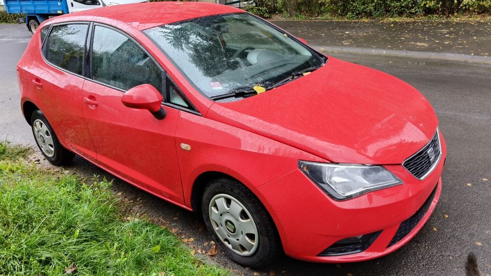 Seat Ibiza 1,2benzina carte service.