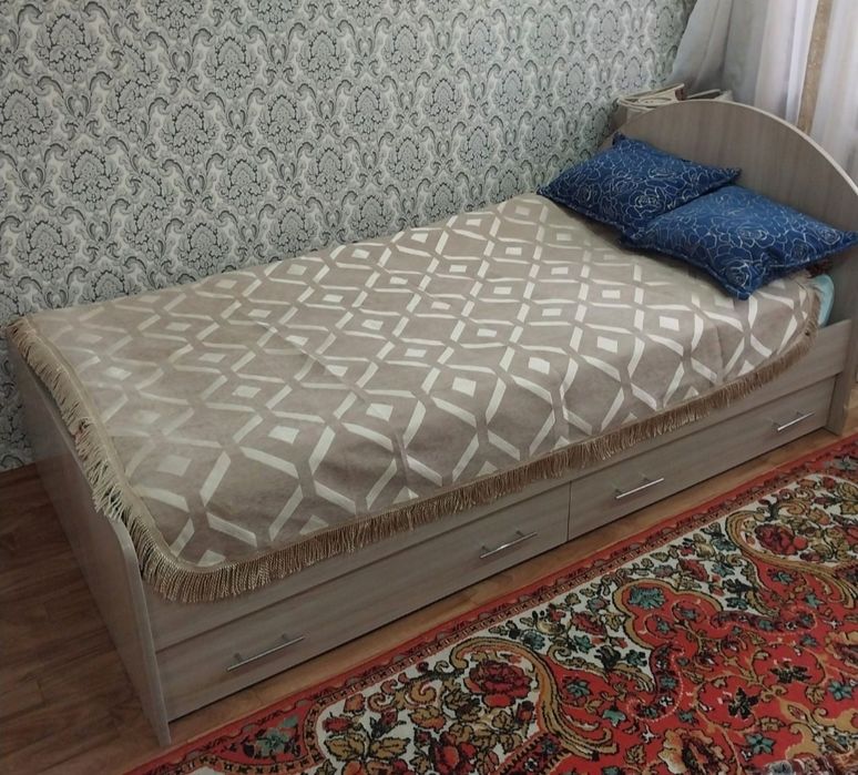 Продам кровать + в подарок матрас