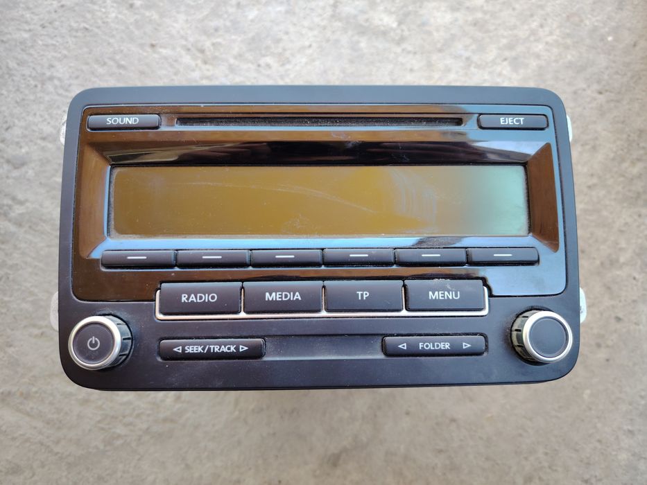 Vând casetofon golf V original 200 lei