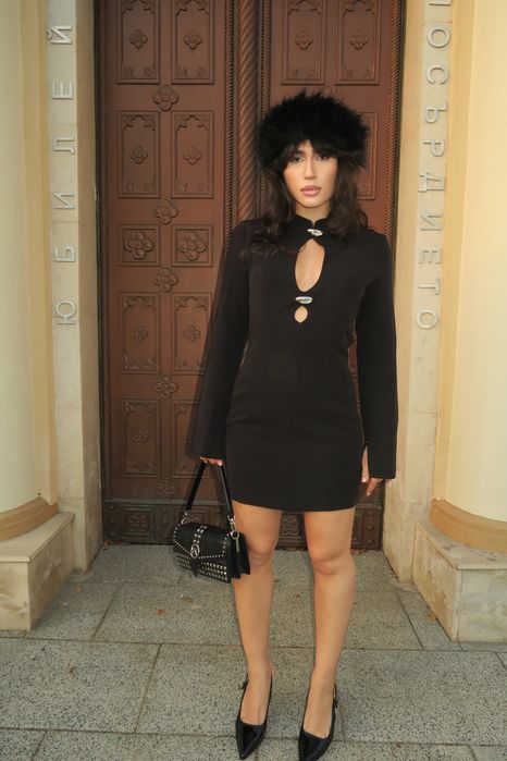 Коктейлна рокля Mira Cut-Out