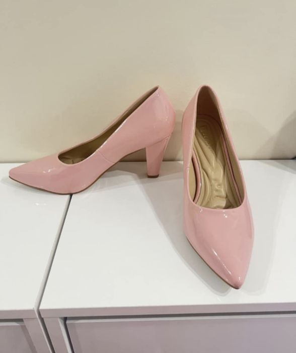 Розови обувки с дебел ток
